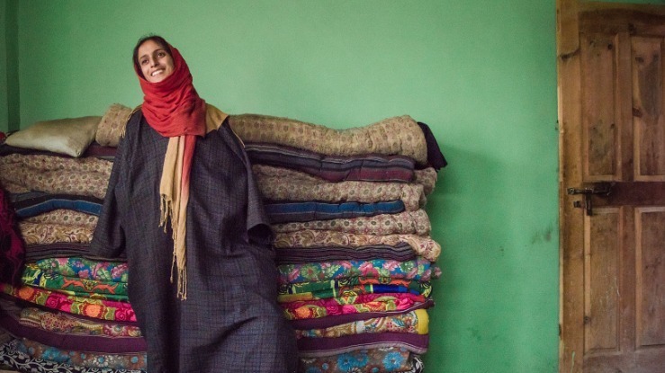 女孩双脚肿如大象腿 唯一梦想是穿上鞋