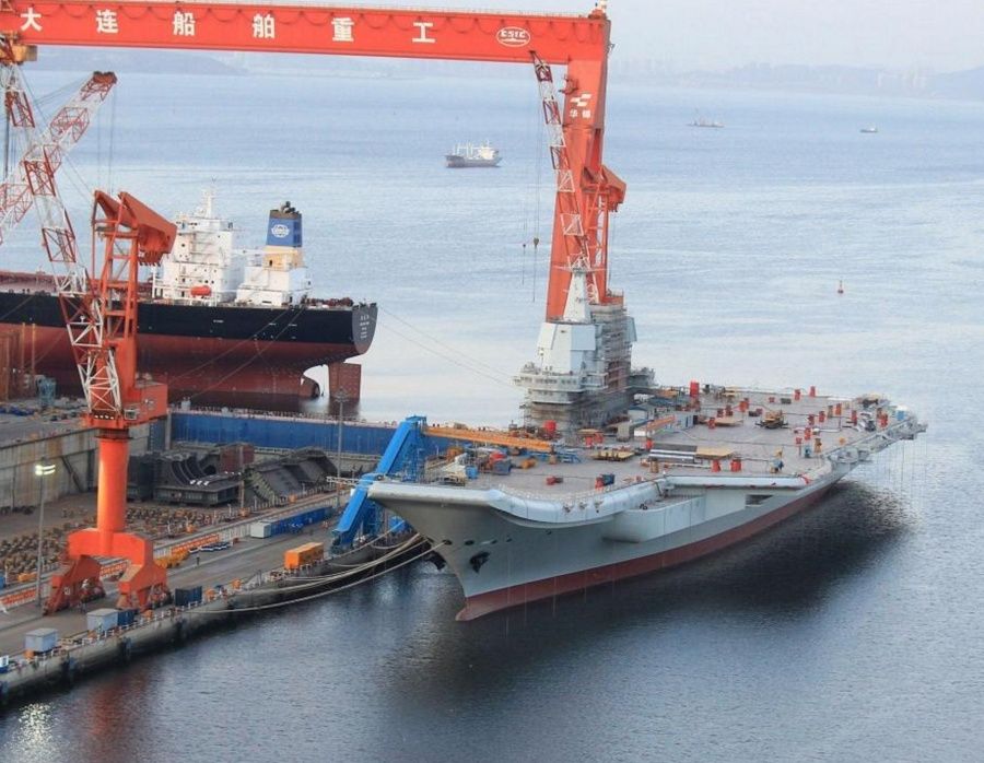 图为中国002型航母 但中国已经开始了核动力航母的建造计划,这才是能