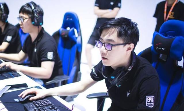 绩考入985大学,为游戏险些被退学,如今身家上