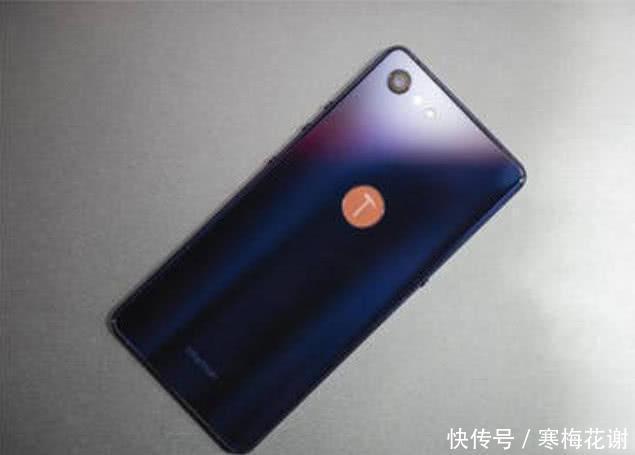 锤子手机无限屏火了,罗永浩暗指技术创新被友