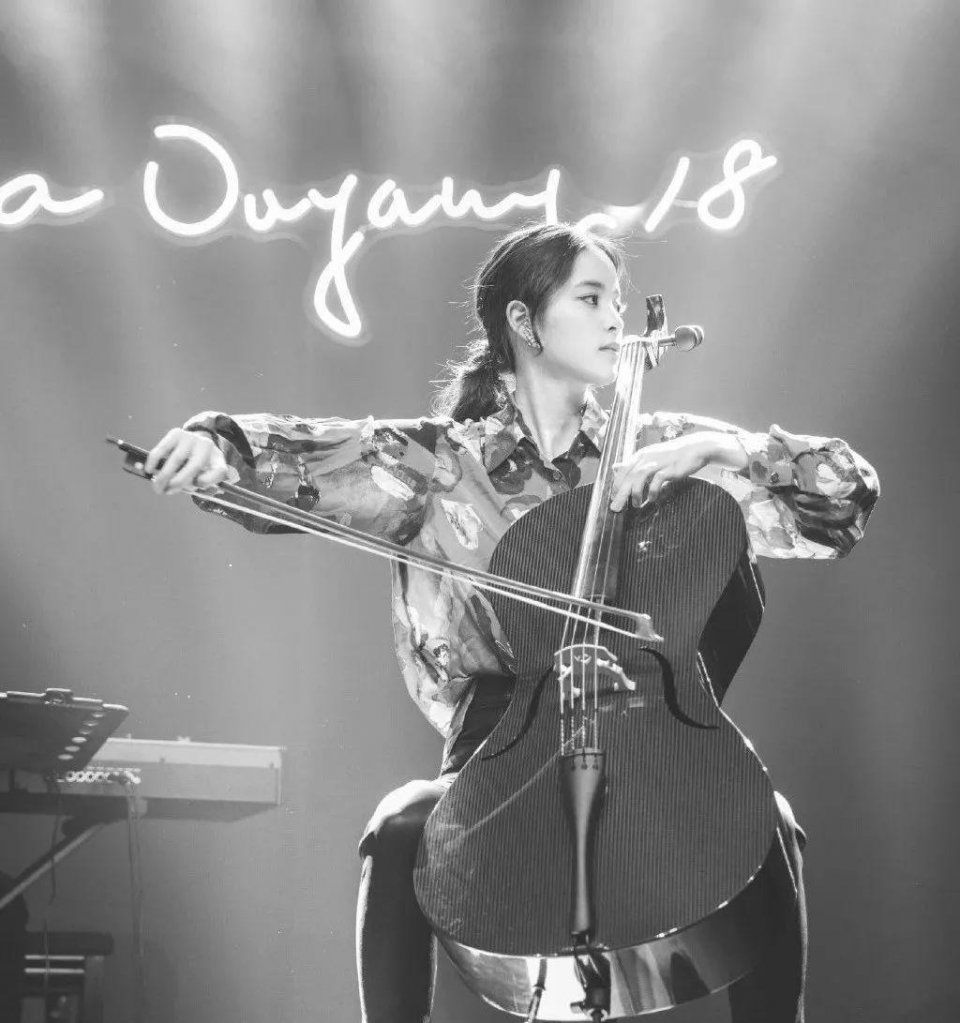 半年怒赚3亿养家的欧阳娜娜,才不是什么娱乐