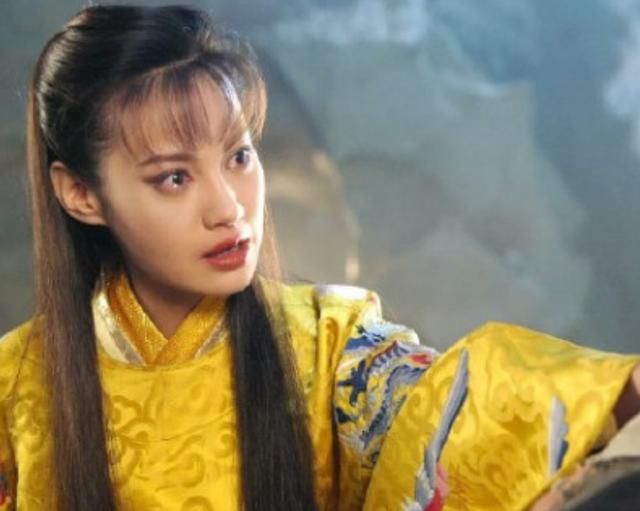 38岁江玉燕近照曝光,惊艳回归,撞脸Angelaba