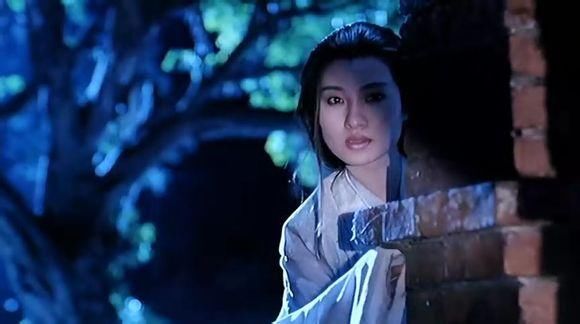 14岁的时候王小凤在外面辛辛苦苦打工赚了钱拿回家,结果父亲却说这是