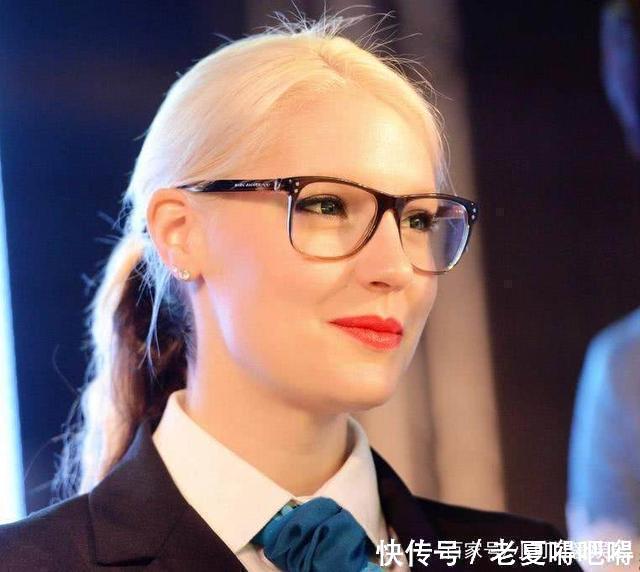 撒贝宁的外国妻子叫李白,因为是加拿大人,皮肤很白,有网友调侃说真的