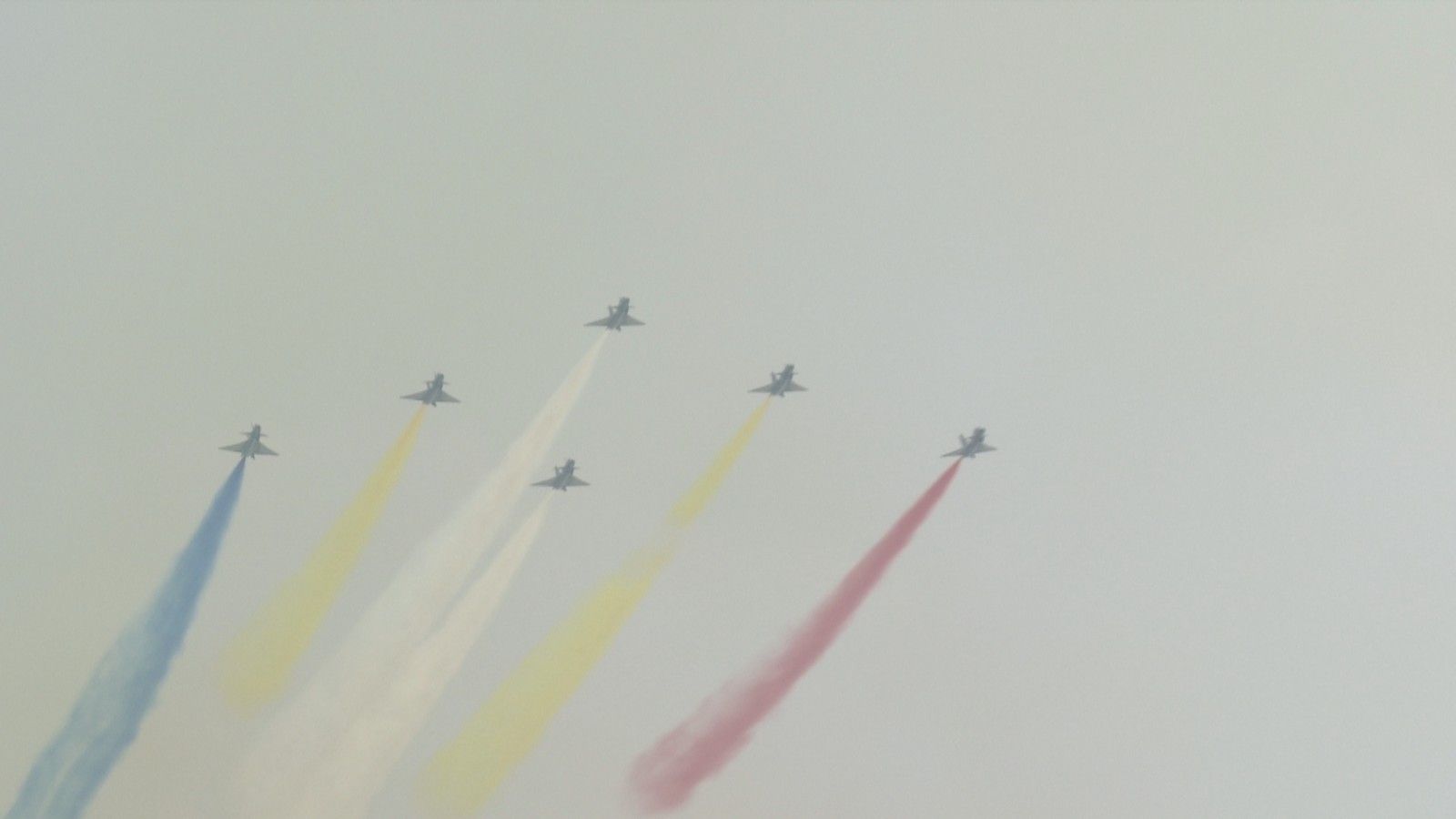 珠海航展:八一飞行表演队驾驶歼-10战机 空中跳芭蕾 珠海航展:八一飞行表演队驾驶歼-10战机 空中跳芭蕾