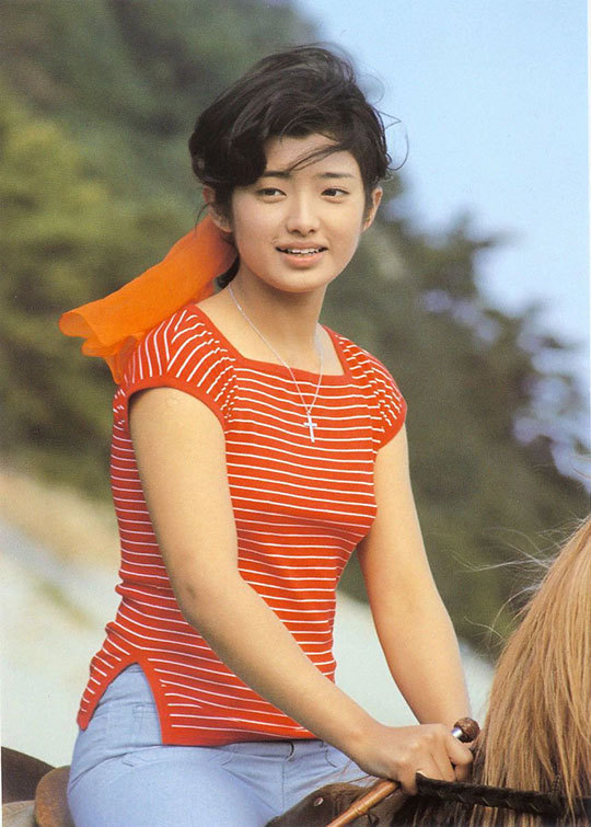 《记忆》山口百惠—— 我愿为你落入尘埃