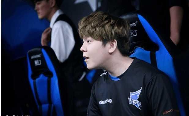 KT飞行员deft膨胀了,不出水银被秒杀,smeb大喊