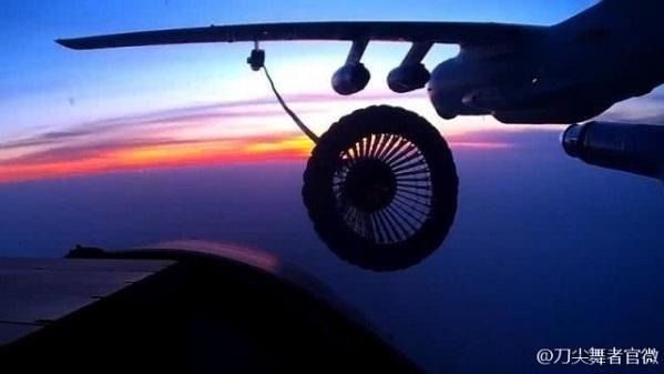 空军发布伊尔78给国产战斗机加油图片 系统不兼容说法不攻自破