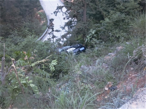 山福盘山公路事故多发的临崖路段为啥没护栏?有解