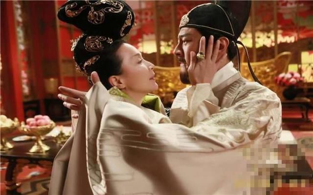 为何武则天当上皇帝之后要不停的圈养男宠?网