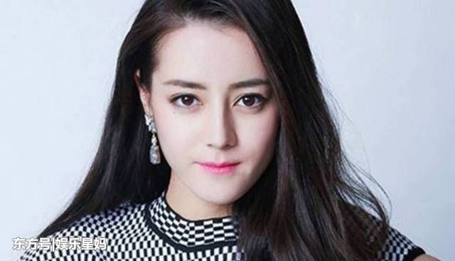 同样是穿比基尼,关晓彤像美人鱼,热巴美到极致