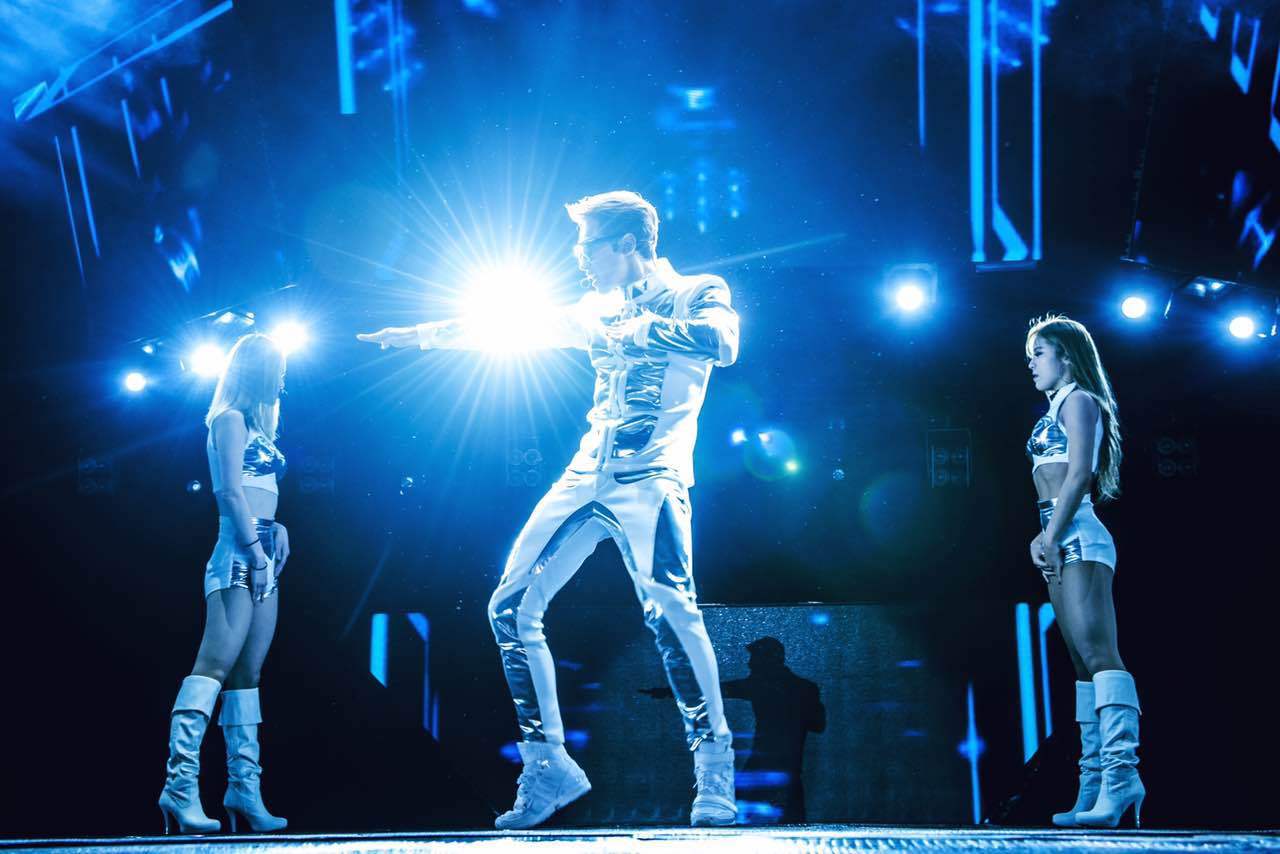 不吝啬身材 rain北京演出将大方秀肌肉