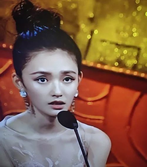 关晓彤超短裙走光了?林允减肥14斤脸惨变形!社