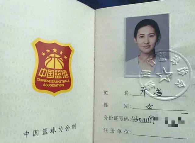 中国最美篮球女裁判转型当球员 逆天颜值让周杰伦看直眼