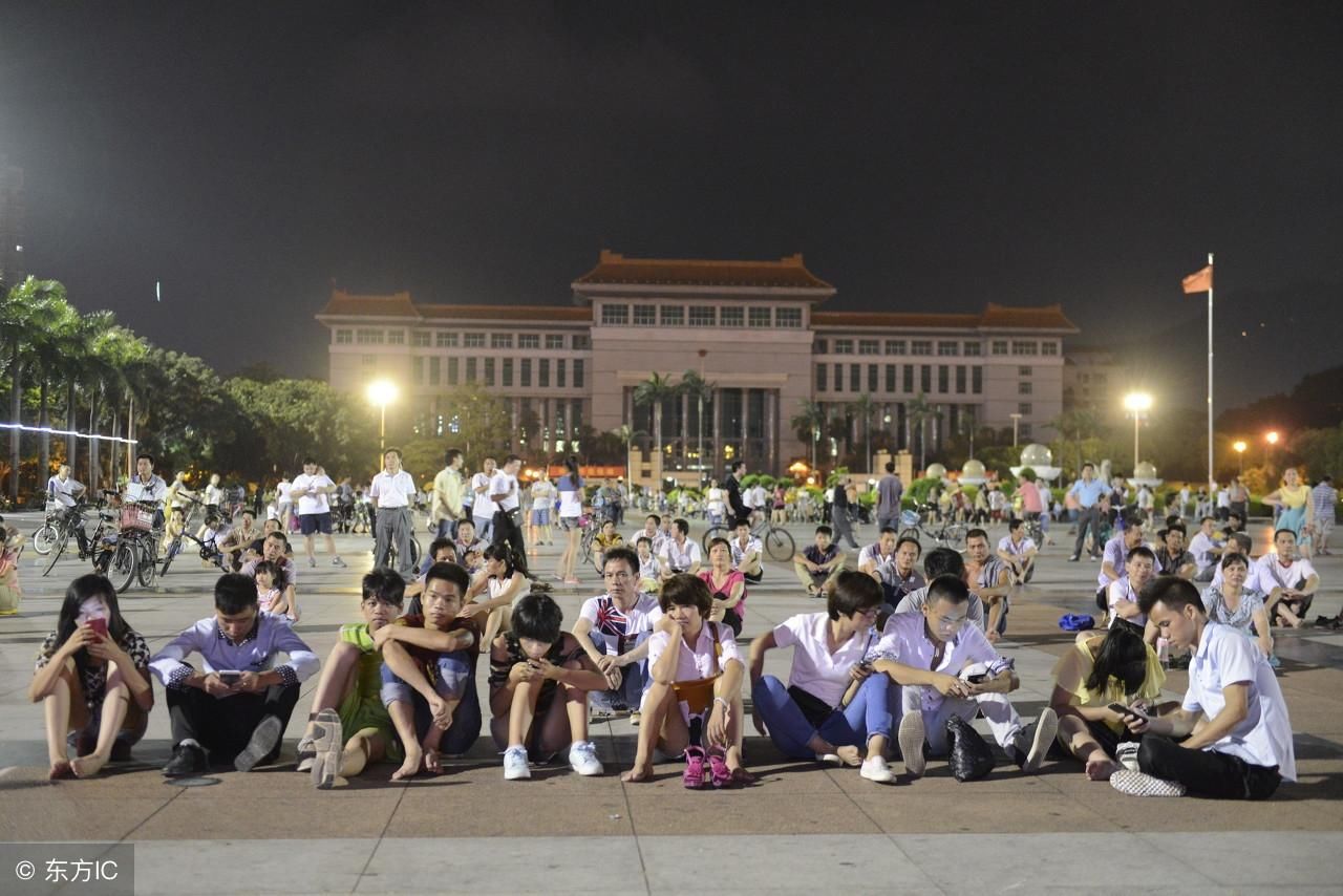 东莞夜市:烧烤摊,大排档都是我们打工仔打工妹