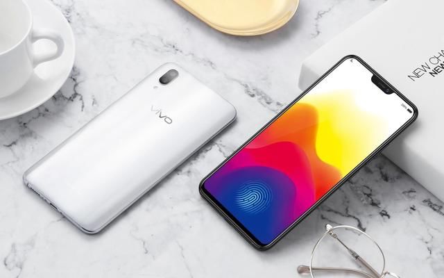 第二款 vivox21 屏幕指纹版 这款手机我建议喜欢拍照的小伙伴入手