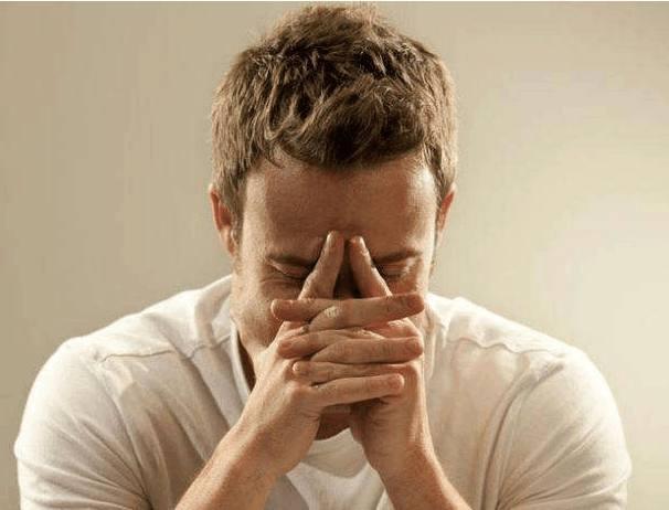 男人湿气过重伤害大!男人湿气重的7大症状,快