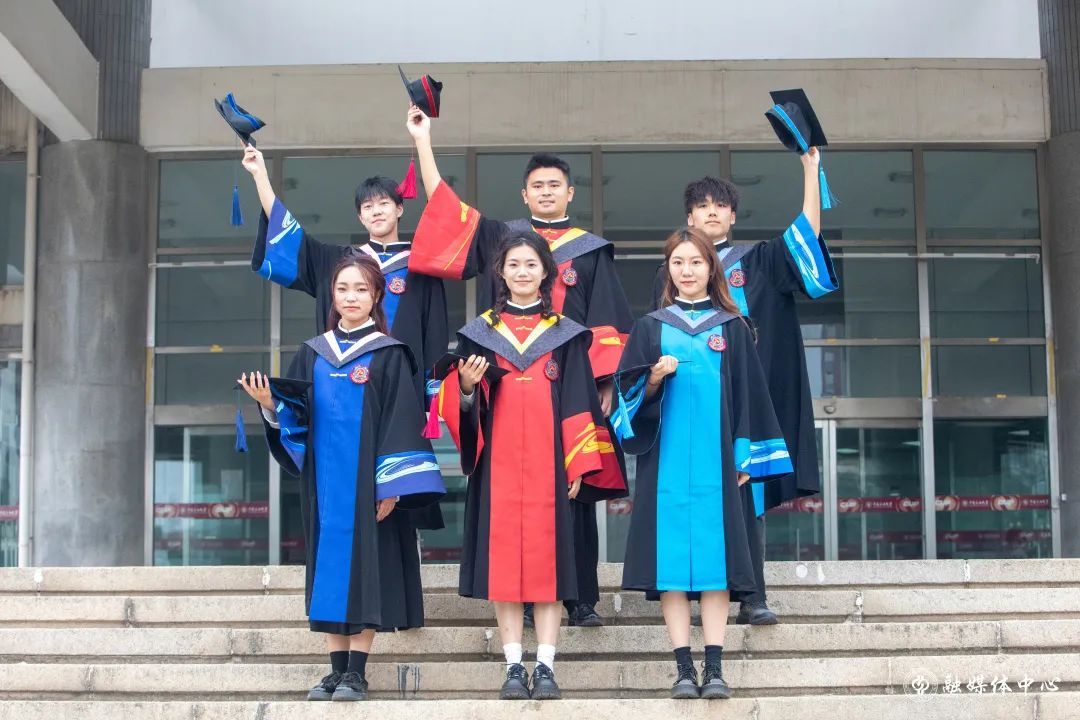 打造毕业仪式感!校庆版专属学位服上线 打造毕业仪式感!校庆版专属学位服上线