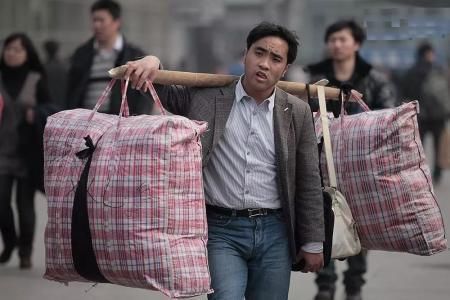 中国人都很有钱?法国姑娘来中国旅游,看到满大