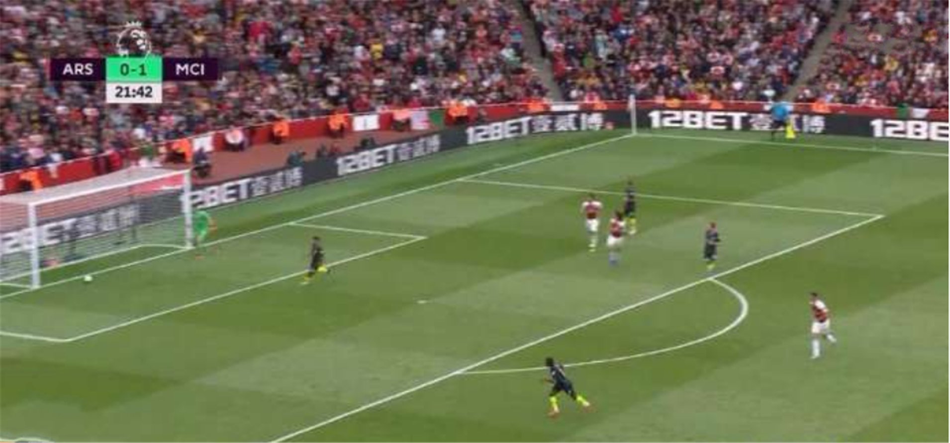 英超世界级门将因兴奋将球踢进自家球门,罕见