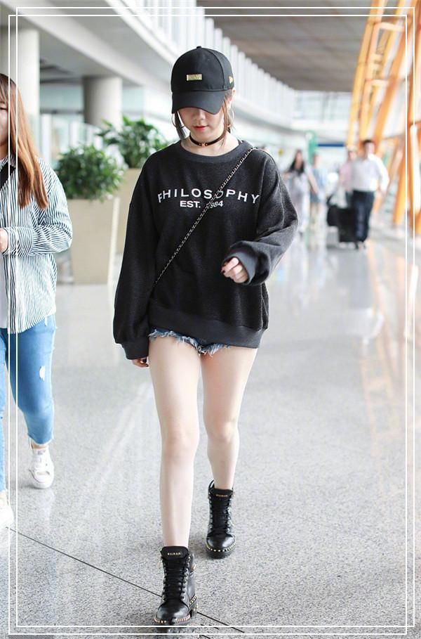 邓紫棋真敢穿!牛仔裤不能再短了,网友:这腿真是