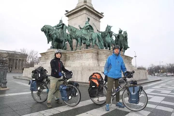 从香港骑自行车到匈牙利再到荷兰,为了啥?