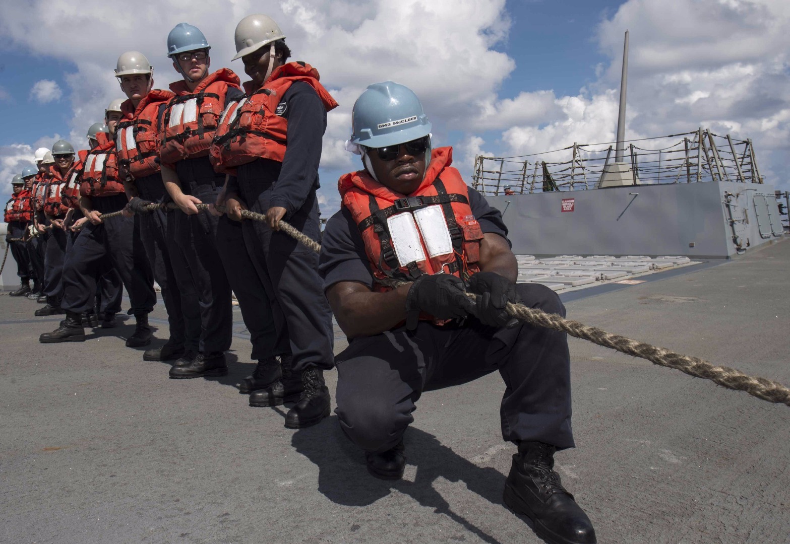 10月3日至6日，美国海军黄蜂级两栖攻击舰“好人理查德”号(LHD 6)、圣安东尼奥级两栖船坞运输舰“格林湾”号（LPD-20）多艘伯克级驱逐舰和补给舰组成的庞大战舰群进入南海展开训练。