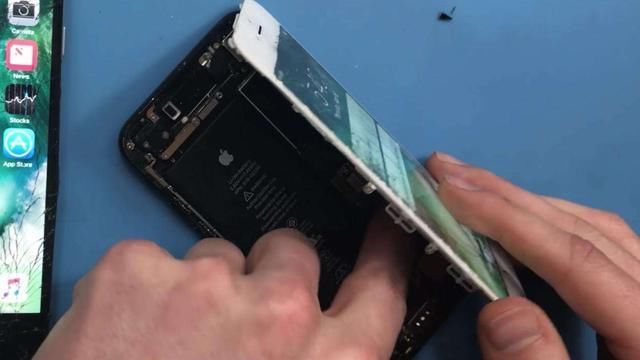 苹果彻底妥协!降频iPhone售后花钱换电池的,全