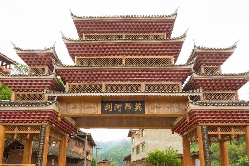 贵州一个正在开发旅游的小村,因举办千人长桌