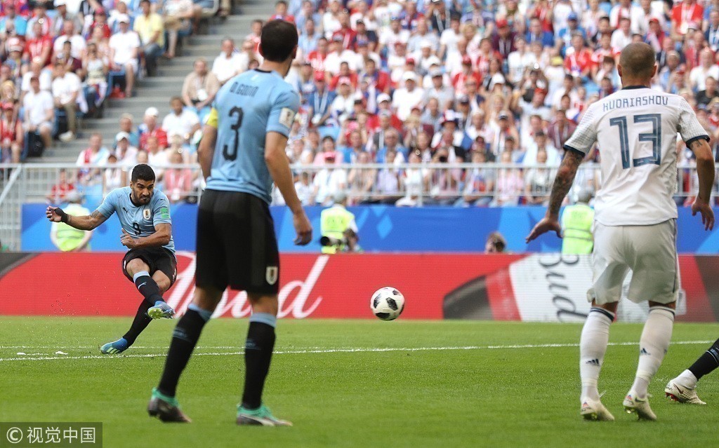 世界杯-苏神卡瓦尼破门 乌拉圭3-0胜俄罗斯夺头