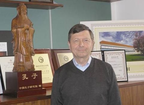 日本小伙在中国生活十年后,成为中国通,回国