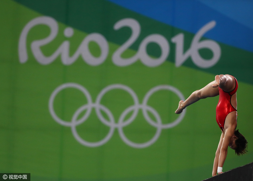 任茜准备起跳。