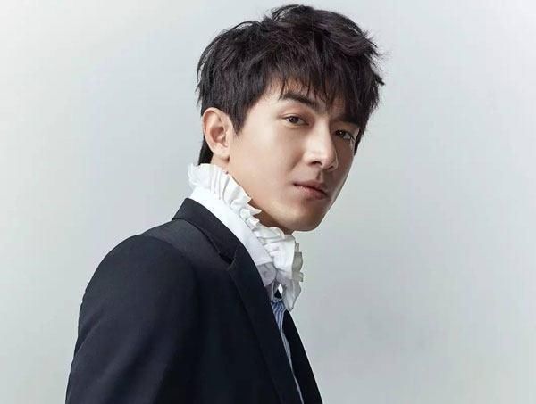 林更新更新微博,Angelababy回复三个字,老司机