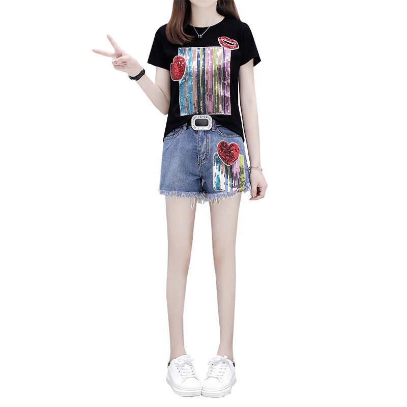 1米5矮个老婆,从不穿连衣裙!她穿欧货小衫+短