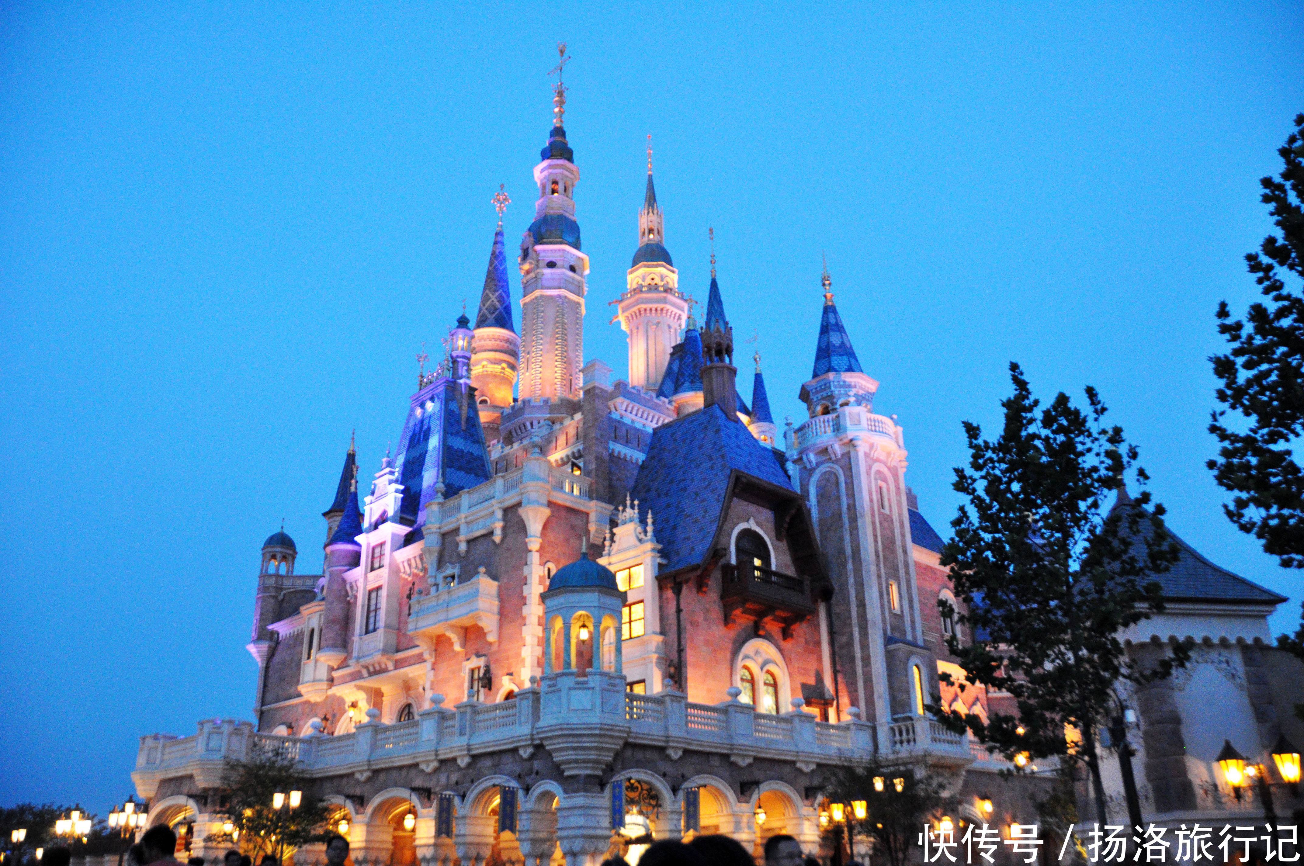 中国物价最高的景点,一个棒棒糖15块,网友:还是