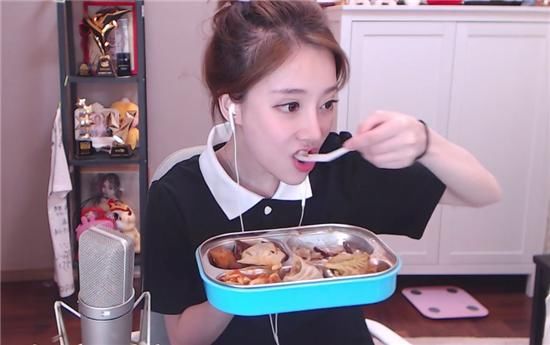 女主播冯提莫要凉凉,变相收费构成侵权?网友: