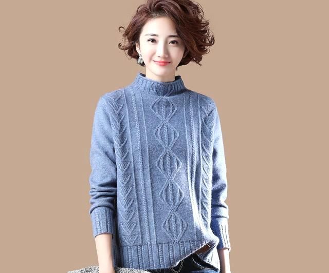 优雅棉服搭配半高领毛衣,零束缚感,保暖的同