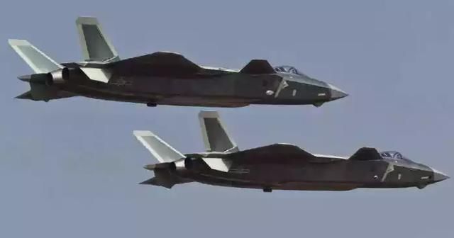 五代机雷达反射面积,苏57是0.4,F22是0.1,歼20