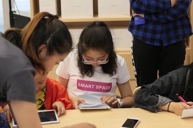 华为新零售密码:一城一馆一生活,超级体验赢人