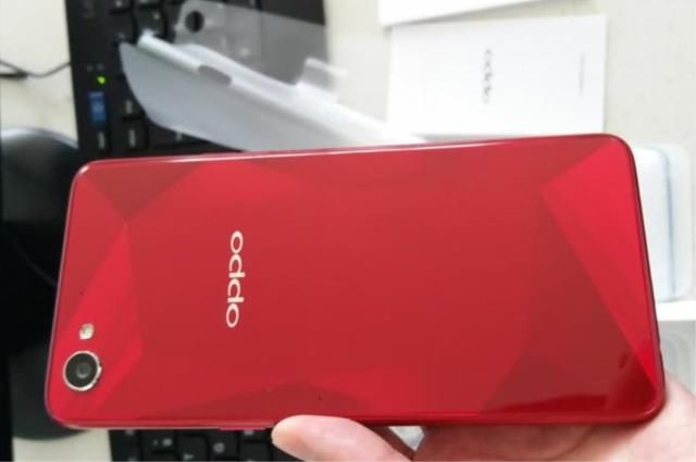 OPPO发布低配版R15,联发科P60+128GB,你会