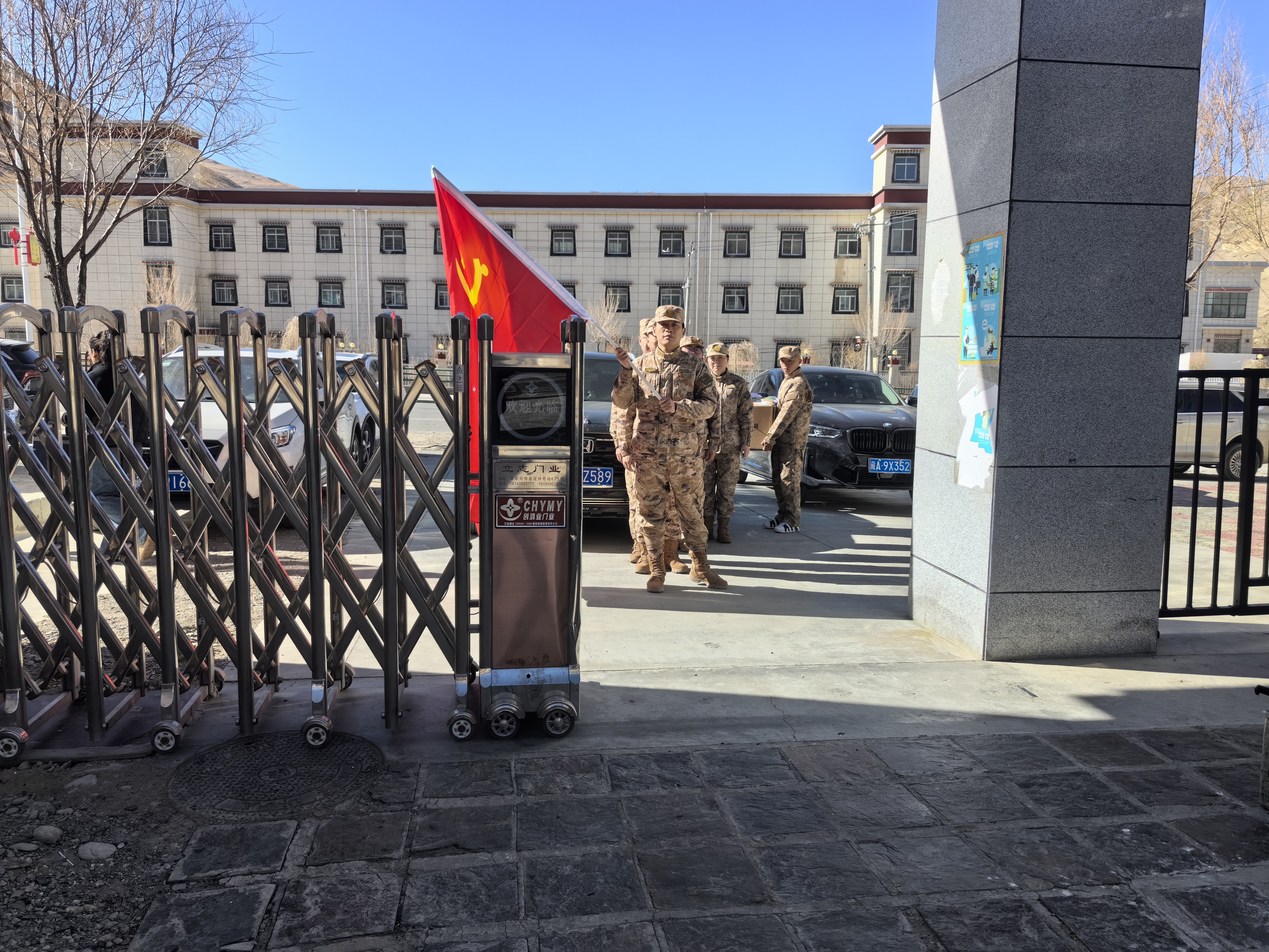 为进一步弘扬雷锋精神,发挥模范榜样,联勤保障部队第921医院援藏医疗