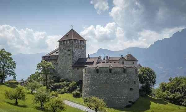 世界上最富有的王室:不仅仅有沙特迪拜!