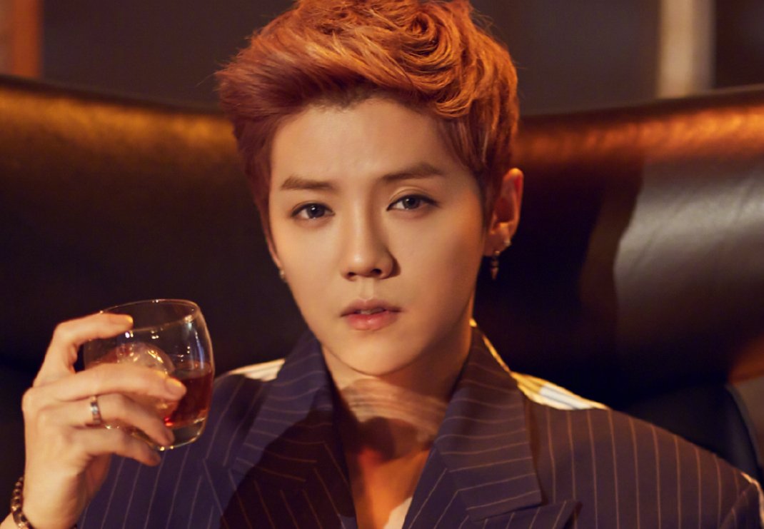 关晓彤当众回应大街上与鹿晗接吻事件,网友:人