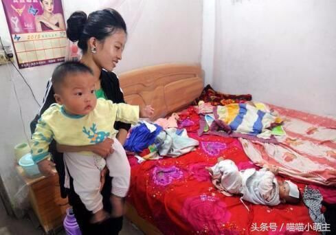 我坐月子,婆婆说腰疼不给做饭,听到厨房有笑声