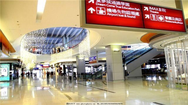 为什么出国旅游时,很多人都先坐飞机到香港,再