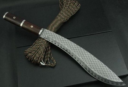 汉剑 从名字里就看的出来,八面汉剑有八个面,剑身长而窄,分八面研磨.