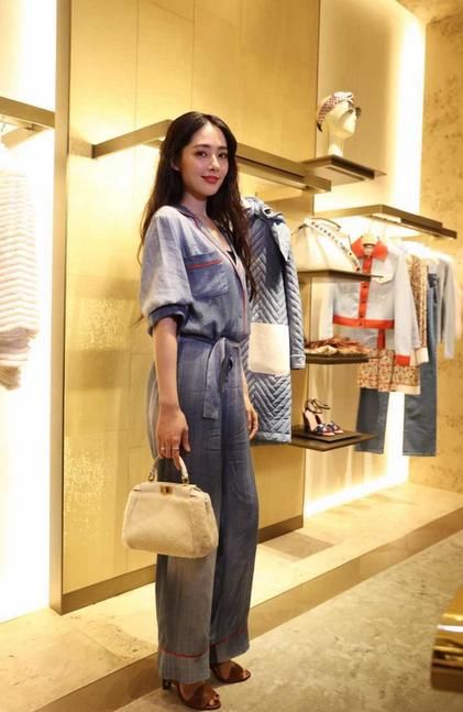 真有福气!抱完张馨予抱范冰冰,这次连郭碧婷也