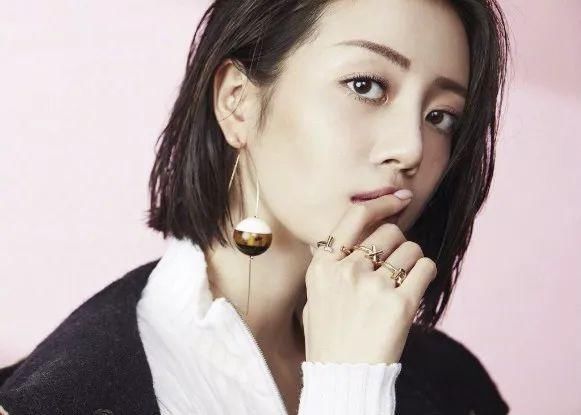 娱记上线:沈月穿便宜货?黄晓明减肥?李溪芮积