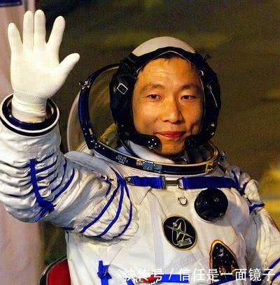从太空回来十多年,杨利伟现在的生活如何?跟你