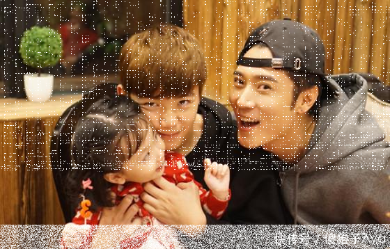 张丹峰女儿照片长相可爱,长大后一定是个大美